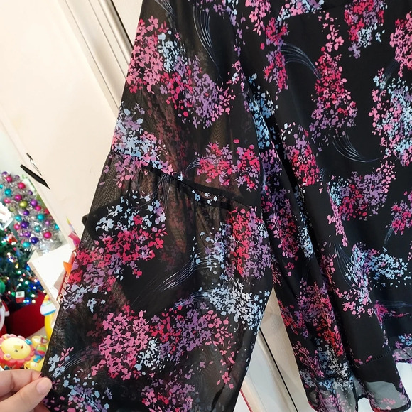 Lane Bryant Black Floral Long Sleeve Blouse in Size 24 - Picture 8 of 9